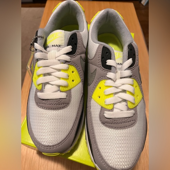 Nike Air Max 90 Volt - Picture 2 of 4